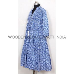 Robe d'été décontractée mi-longue moulante en coton indien écoresponsable faite à la main pour femme, avec dentelle et boutons décoratifs, imprimé au bloc - Product Image 3