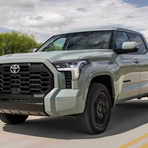 Toyota Tundra SR5 4x2 SR5 4dr CrewMax Cab Pickup SB 2022 Usada en Buen Estado - Product Image 1