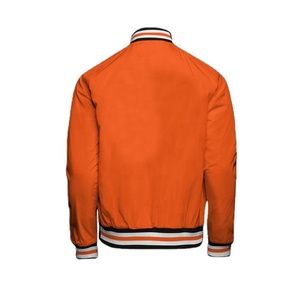 Chaqueta de bombardero de béisbol de satén personalizada para hombre, estilo universitario para principiantes, con bordado frontal, nombre y número de equipo para invierno - Product Image 2