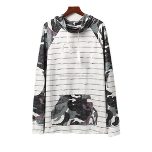 Sudadera con capucha de forro polar para mujer, estilo casual, con cuello tipo bufanda, cordón ajustable, diseño de camuflaje con empalmes, bordado 3D, mangas cortas y bolsillos, corte holgado - Product Image 3