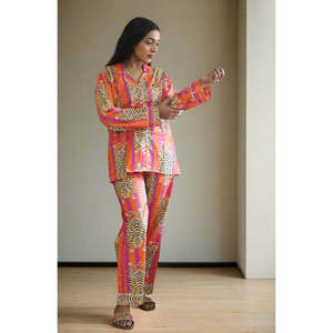 Conjunto de Pijama Casual de Verano para Mujer Tiger Snooze, Tejido Suave, Cintura Elástica, Cierre con Botones y Cordón Ajustable, Logotipo Personalizable, Ropa de Dormir para el Hogar - Product Image 3