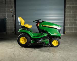 Achetez une tondeuse à gazon John Deere X390 d'occasion de qualité à vendre - Product Image 4