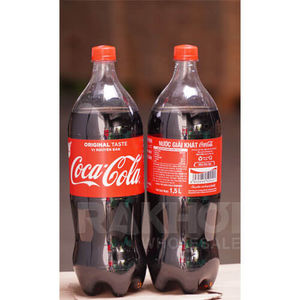 Botellas de PET de Coca Cola Classic de 500 ml en paquetes de 12 unidades para tiendas de conveniencia y redes de distribución minorista y mayorista - Product Image 1