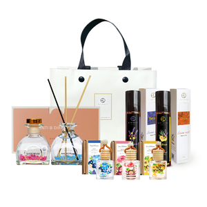 Coffret de 3 diffuseurs de parfum Even Day en verre, incluant un diffuseur de parfum pour tissus et un diffuseur de parfum pour voiture - Product Image 1