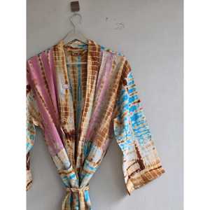 Robe kimono vintage en crêpe de soie, longue, style bohème, pour la plage, les vacances, ou comme cache-maillot de bain. - Product Image 1