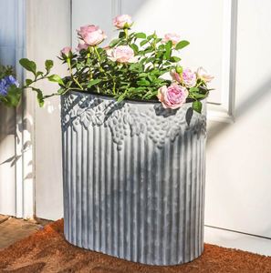 Meilleure vente de jardinière ovale en métal à design décoratif en relief pour jardin et décoration intérieure à bas prix - Product Image 2