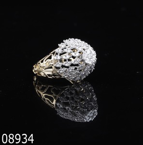 Fournisseur indien Solitaire classique Bague de fiançailles en or massif 18 carats avec diamants de laboratoire pour certification pour un design élégant et intemporel - Product Image 1