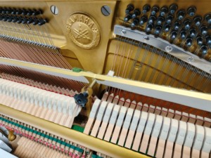 Piano droit Yamaha U3H blanc, importé, de haute qualité, professionnel, d'occasion, son clair, sensation solide, 88 touches U3 - Product Image 6