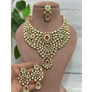Ensemble collier, boucles d'oreilles et tikka en or plaqué de haute qualité, style Meenakari Kundan, pour femmes, traditionnel, pour mariage et fiançailles - Product Image 1