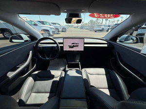 Tesla Model 3 RWD 2024 Usado en Buenas Condiciones, SUV Eléctrico, Asientos de Cuero, Interior Oscuro, Neumáticos R18, ACC, Techo Panorámico, Automático - Product Image 4