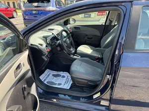 Usado 2015 Chevrolet Sonic LS - Product Image 4