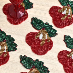 Sous-verre perlé en forme de cerise fait à la main tapis de boisson décoratifs cuisine Table à manger thé café porte-gobelet en vrac fournisseur en gros - Product Image 1