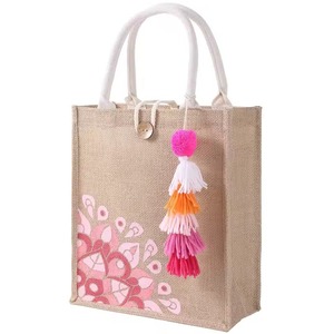 กระเป๋าโท้ททรงสี่เหลี่ยมผืนผ้าทำจากปอกระเจาหลากสี เป็นมิตรกับสิ่งแวดล้อม มีช่องด้านข้างและหูหิ้ว ปรับแต่งได้ ปลอดสาร BPA เหมาะสำหรับใช้ในชีวิตประจำวันและเป็นของขวัญ - Product Image 4