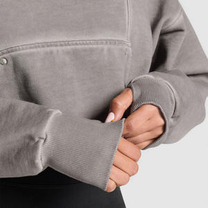 Sudaderas con capucha para mujer con etiquetas de bordado de logotipo personalizado y personalización de marca para mayor comodidad y estilo - Product Image 4