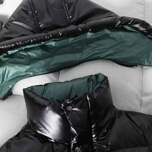 Veste en duvet matelassée personnalisée de haute qualité pour hommes Manteau d'hiver brillant à la mode promotionnel avec capuche Style Streetwear - Product Image 3