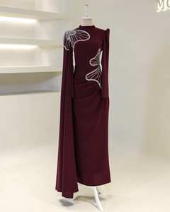 Vestido de Noche Largo de Gala con Pedrería Negra de Lujo, Estilo Sirena, Cintura Natural, Hombros Descubiertos - Product Image 3