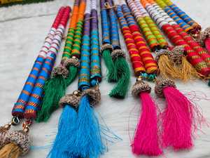 Dazzling Dandiya Handcrafted Stick Pairs WithTassels para Garba Navratri Favores de la boda Palo de madera Dandiya Raas Folk Dance Gift - Product Image 6