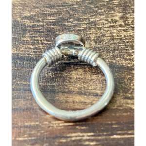 Anillo Navajo Hecho a Mano con Piedra Preciosa Turquesa, Diseño de Mariposa en Plata de Ley con Engaste de Bisel, Talla 3.75, para Uso Diario y Bodas - Product Image 5