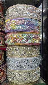 Fait sur mesure dans des options multicolores avec des perles et des lacets et des couleurs brodés à la machine pour les robes de mariée. - Product Image 2