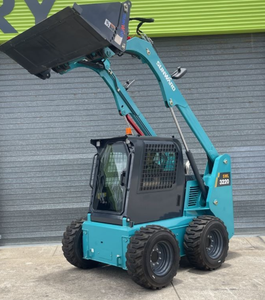 Chargeuse compacte sur pneus Sunward SWL3220 avec moteur Kubota V3307-DI-T 74,2 CV et pompe hydraulique pour mini-tracteur frontal - Product Image 4