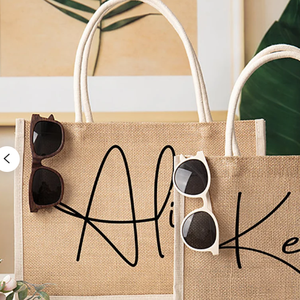 Sac de plage personnalisé fait main, sacs de demoiselle d'honneur avec noms, cadeaux de enterrement de vie de jeune fille, cadeaux pour demoiselles d'honneur - Product Image 1