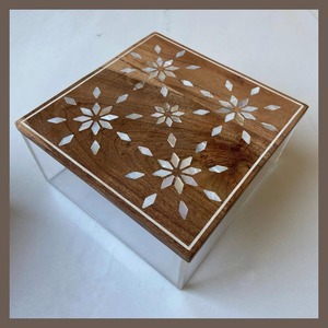 ชุดกล่องของขวัญรอมฎอนหรูหราพร้อมฝาไม้แม่ของไข่มุกฝังและฐานอะคริลิคทำด้วยมือสำหรับสไตล์อาหรับที่ไม่ซ้ำใคร - Product Image 2