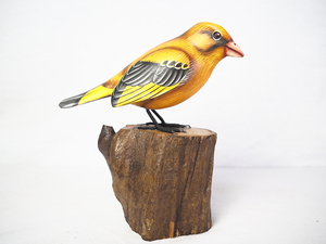 Chardonneret américain Figurine en bois massif écologique Couleur oiseau véritable 15cm Décoration de table Jardin et maison - Product Image 3