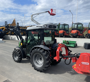 Tractor Agrícola de 180HP con Tracción en las 4 Ruedas, Transmisión por Engranajes, Cargador Frontal y Desbrozadora para Trabajo en Campo - Product Image 3