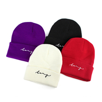 Bonnets de camouflage personnalisés en gros fabriqués au Pakistan |   Bonnet en tricot brodé 3D avec logos d'équipe et couleurs personnalisées