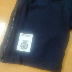 Vêtements adaptés pour les soins à domicile T-shirts en jersey pour hommes et femmes manches courtes de récupération ouvertes sur le côté pour la chirurgie de l'épaule - Product Image 5