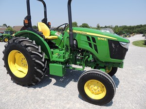 Tracteur John Deere 5055E 2021, 45 ch, petit tracteur pour travaux agricoles / Tracteur John Deere 5055 E - Product Image 3