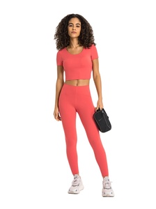 Haut court ajusté à la mode Logo personnalisé 100% coton femmes col rond t-shirts en coton fait haut court t-shirts vêtements de gymnastique col rond en coton biologique - Product Image 2