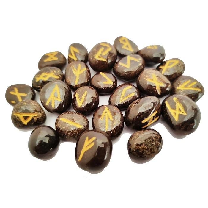 สีแดงเข้ม