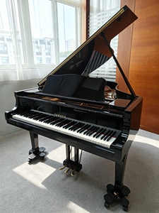 Piano de cola Yamaha G3E negro de 88 teclas, híbrido, con sonido de grabación, teclas contrapesadas de martillo, profesional para estudio y escenario, de segunda mano. - Product Image 2