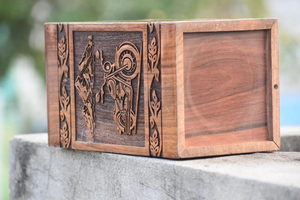 Urne funéraire de moto Boîte commémorative en bois fabriquée à la main avec des urnes de crémation de scène de montagne pour les amateurs de vélo - Product Image 4