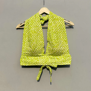 Top Corto de Punto Verde Neón Lehariya con Cuello Halter, Sin Mangas y Nudo en la Espalda, con Bordado Calado - Product Image 1