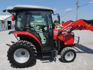 Tractor MASSEY FERGUSON 1735M con Motor Diésel de 80HP a 140HP - Product Image 2