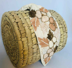 Bandeaux élégants entièrement perlés à la main avec un ajustement doux et rembourré, faciles à porter, brodés à la main - Product Image 2