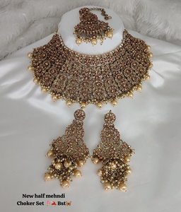 Nouveau design plaqué or traditionnel goutte perle et pierre cloutée boucle d'oreille Mangtika collier ras du cou ensemble et ensemble de bijoux pour femmes - Product Image 2
