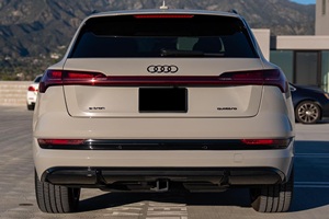 Audi e-tron Quattro/Chronos Edition 2022, Automático, 2 Asientos, Interior de Cuero, Neumáticos R20, Faros de Xenón - Product Image 6
