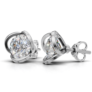 Boucles d'oreilles clous en diamant de laboratoire certifié IGI, taille ronde, monture closée, en or 18 carats, avec fermoir à vis - Product Image 2