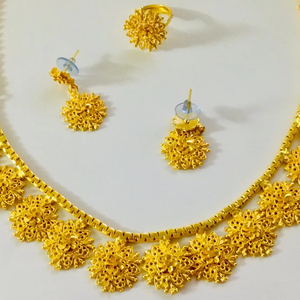 ชุดเครื่องประดับแฟชั่นคลาสสิกชุบทอง18K ประกอบด้วยสร้อยคอหวีเข็มกลัด-สำหรับของขวัญวันครบรอบเพชรเพทายลดราคา - Product Image 1