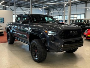 Camioneta Doble Cabina 2024-2025 con Tracción en las Cuatro Ruedas, Gasolina Híbrida, Caja de Cambios Automática, Volante a la Izquierda, Bajo Kilometraje - Product Image 2