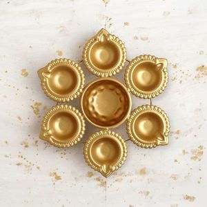 Urli Diya con forma de loto de Metal decorativo tradicional hecho de latón para flores flotantes hermoso cuenco decorativo Diwali Diya - Product Image 1