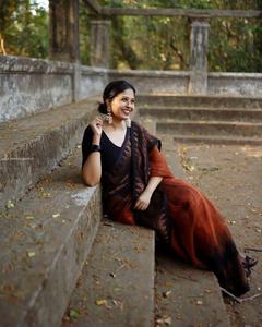 BELLE RICHE PALLU JACQUARD TRAVAIL TOUT SAREE EXCLUSIF JACQUARD BORDER Fashionharbour Bollywood Style Viscose pour les fêtes - Product Image 5