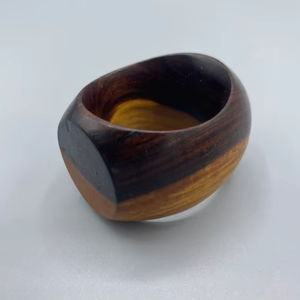 Anneaux de serviette en rotin élégants Expérience culinaire raffinée Décoration de table en osier - Product Image 1