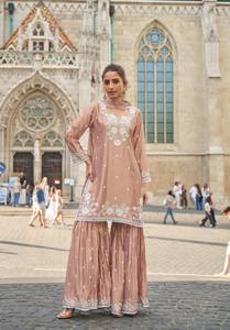 Kurti และกางเกงผ้ามัสลินดีไซน์เนอร์พร้อมลายพิมพ์ดิจิตอลพร้อมงานปักลายลูกไม้ - Product Image 4