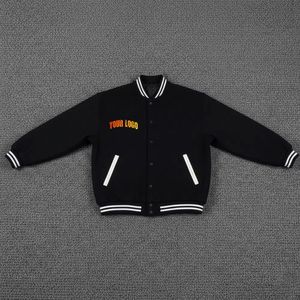 Chaqueta Universitaria de Invierno de Alta Calidad, Estilo Bomber, con Parches Bordados en Chenilla y Forro de Lana de Oveja, Fabricada por OEM - Product Image 4