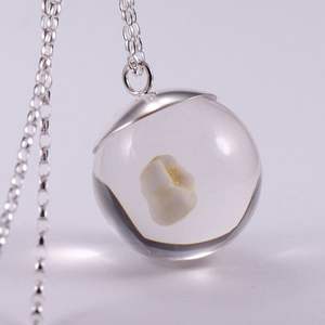 สินค้ามาใหม่แนวสตรีทบอยขายดีสร้อยคอไข่มุกเรซินใสสร้อยคออะคริลิคสำหรับผู้ชายแนวฮิปฮอปพังค์ - Product Image 1