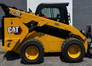 Chargeuse compacte CAT 239D3 d'occasion à vendre |   Moteur diesel puissant |   Mini chargeuse de chantier avec godet et commandes - Product Image 5